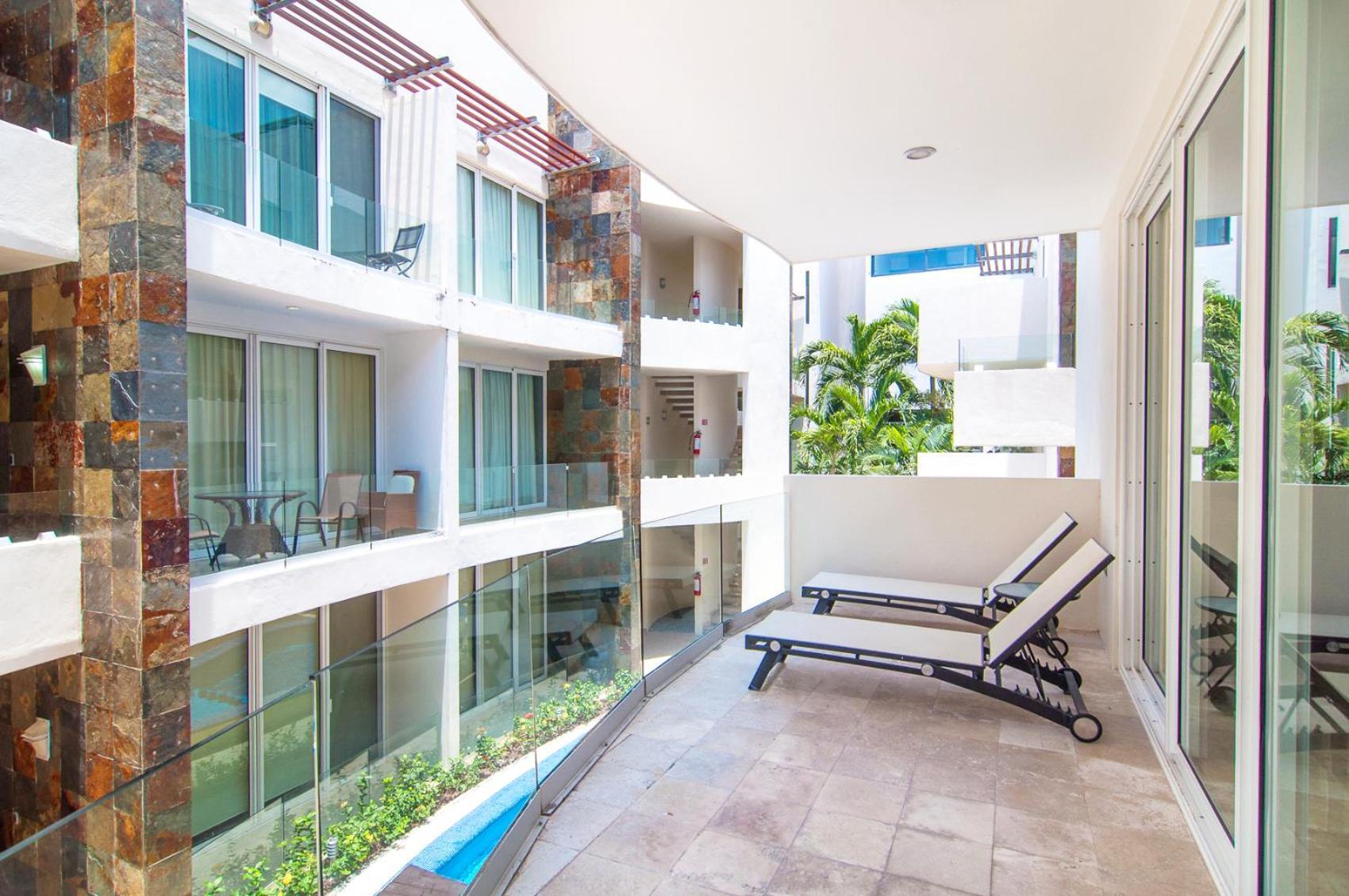 Exceptional Location Near Beach, Pool-view Balcony Сasa de vacaciones