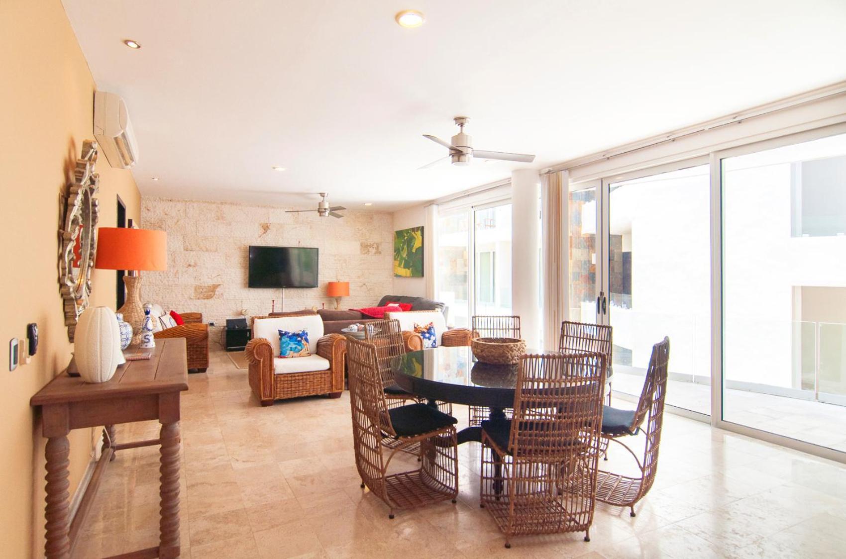 Exceptional Location Near Beach, Pool-view Balcony Сasa de vacaciones *